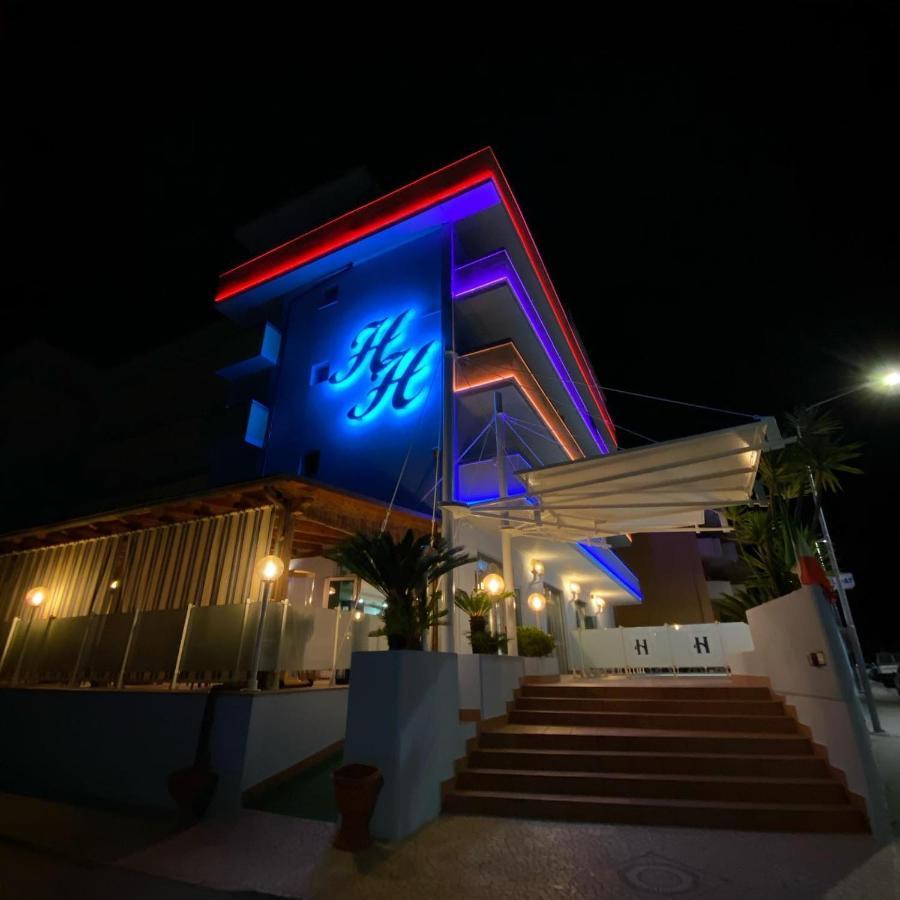Hotel Holiday Martinsicuro Exterior photo