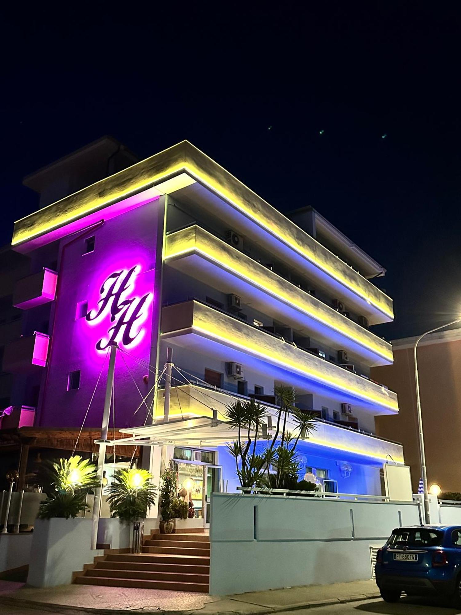 Hotel Holiday Martinsicuro Exterior photo