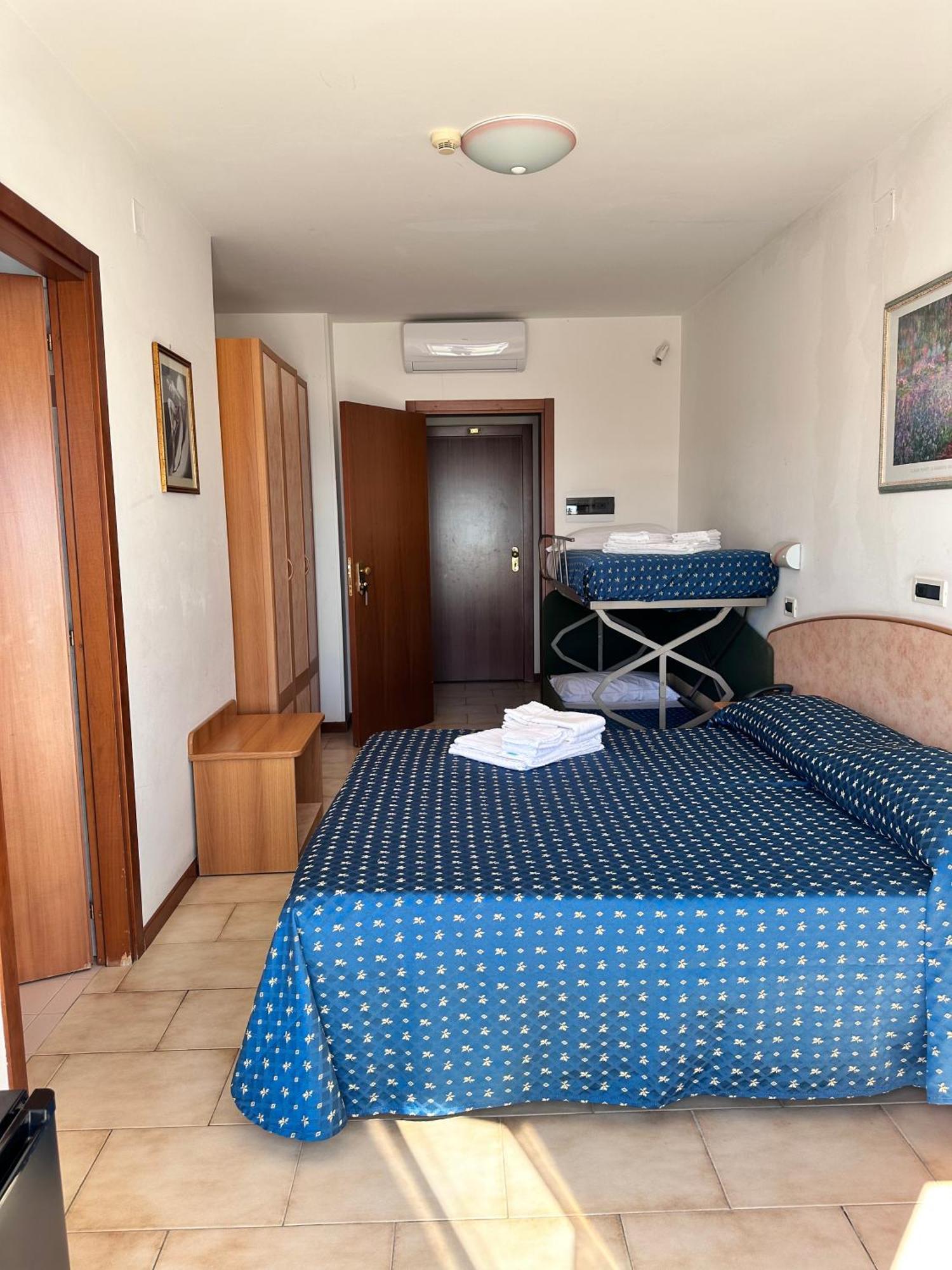 Hotel Holiday Martinsicuro Room photo