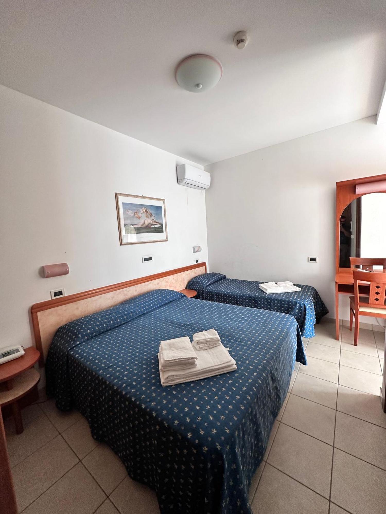 Hotel Holiday Martinsicuro Room photo