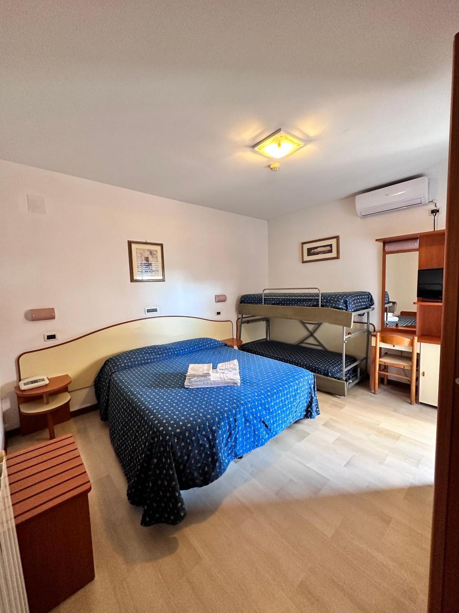 Hotel Holiday Martinsicuro Room photo